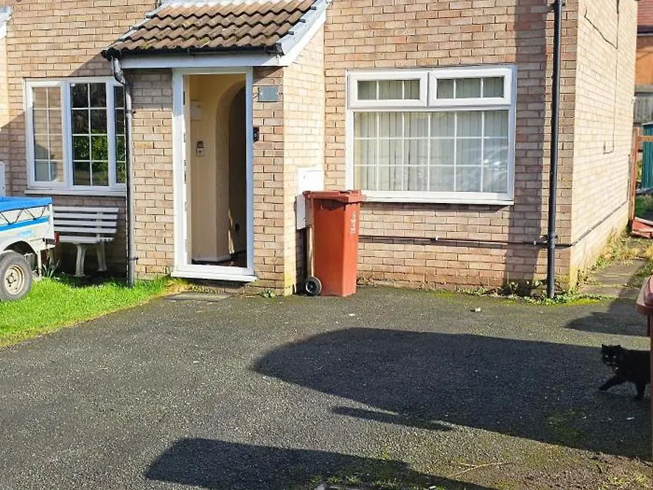 Entire 2 Bedroom House - Manchester-1
